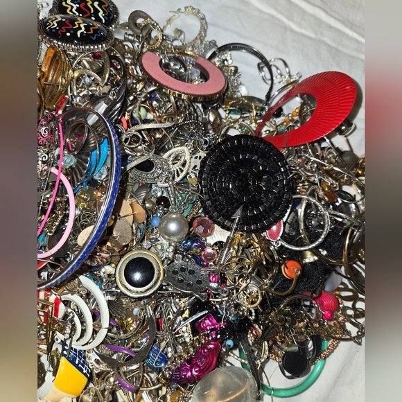 Mixed Jewelry Scrap & DIY Lot 4.2 lbs, Various Colors & Materials - Picture 4 of 9